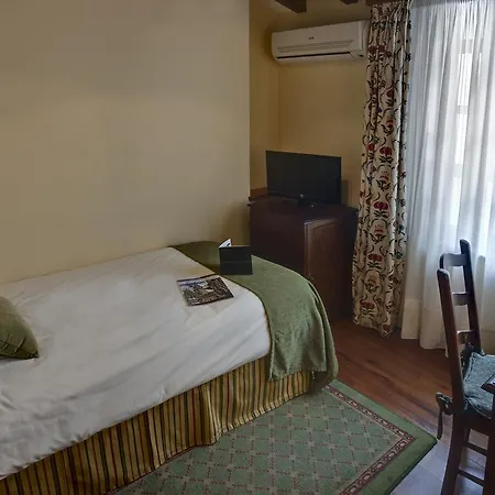 Airas Nunes By De Compostela 3*