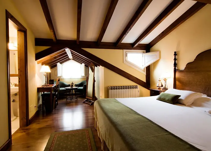 Airas Nunes By De Compostela Santiago de Compostela